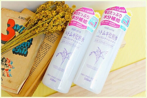 Nước hoa hồng Naturie còn có thể dùng như xịt khoáng Nước hoa hồng Naturie còn có thể dùng như xịt khoáng